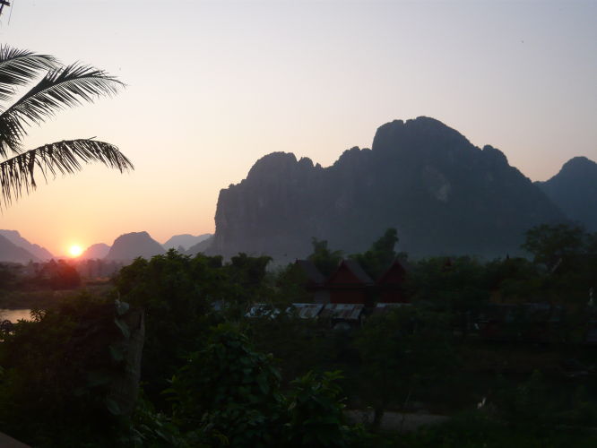 couché de soleil sur Vang Vieng